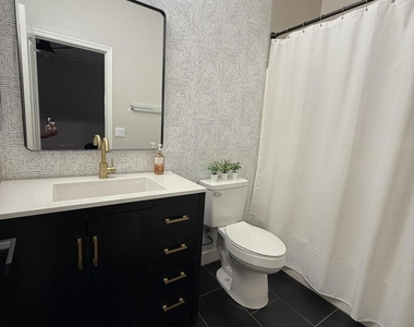 1015 S Val Vista Drive - Photo Thumbnail 7
