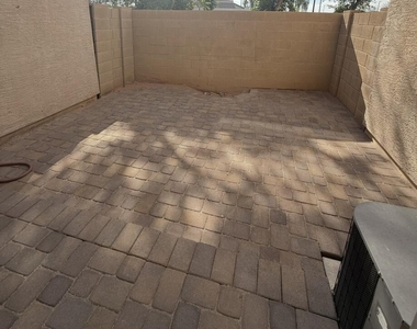 1015 S Val Vista Drive - Photo Thumbnail 14