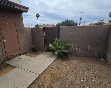 1447 N 53rd Drive - Photo Thumbnail 31