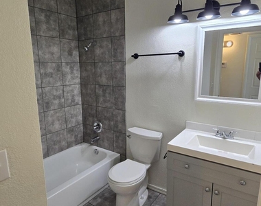 1447 N 53rd Drive - Photo Thumbnail 1