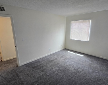 1447 N 53rd Drive - Photo Thumbnail 20