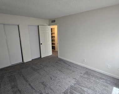 1447 N 53rd Drive - Photo Thumbnail 26