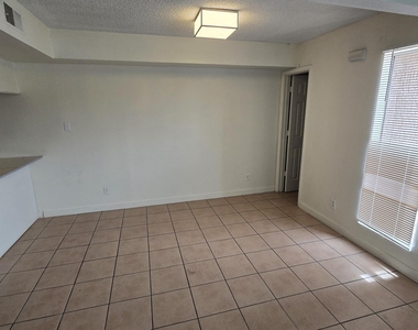 1447 N 53rd Drive - Photo Thumbnail 5
