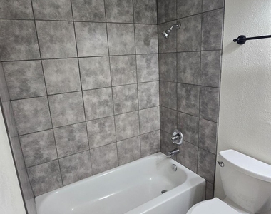 1447 N 53rd Drive - Photo Thumbnail 22