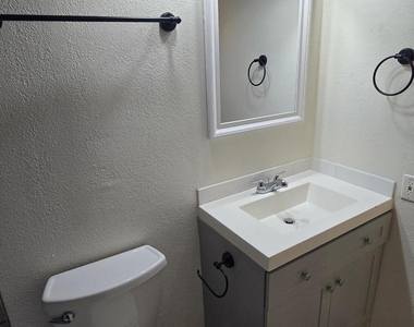 1447 N 53rd Drive - Photo Thumbnail 21