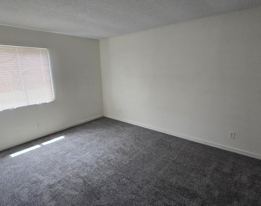 1447 N 53rd Drive - Photo Thumbnail 25