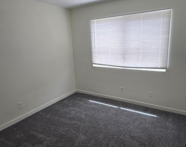 1447 N 53rd Drive - Photo Thumbnail 17