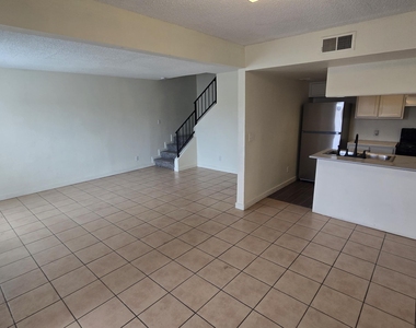 1447 N 53rd Drive - Photo Thumbnail 7