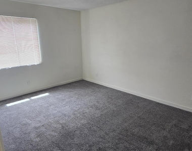 1447 N 53rd Drive - Photo Thumbnail 24