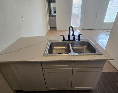 1447 N 53rd Drive - Photo Thumbnail 12