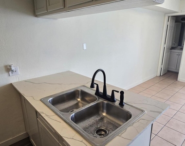 1447 N 53rd Drive - Photo Thumbnail 13