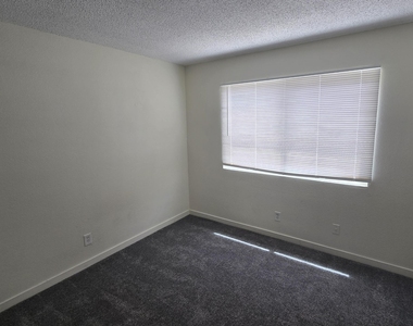 1447 N 53rd Drive - Photo Thumbnail 18