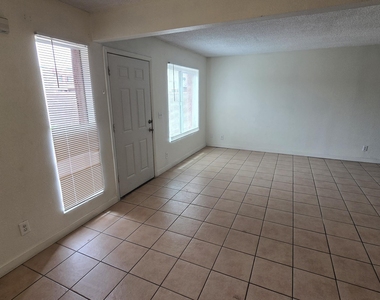 1447 N 53rd Drive - Photo Thumbnail 9