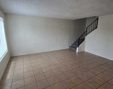 1447 N 53rd Drive - Photo Thumbnail 6