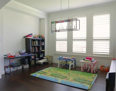 880 Saint Peter Lane - Photo Thumbnail 4