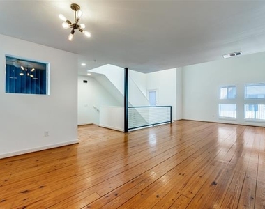 4214 Swiss Avenue - Photo Thumbnail 12
