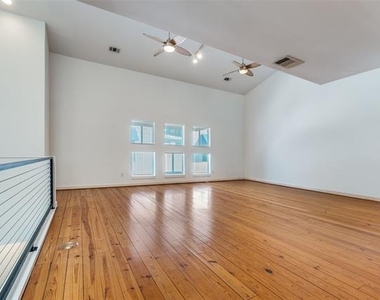 4214 Swiss Avenue - Photo Thumbnail 13