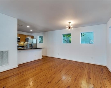 4214 Swiss Avenue - Photo Thumbnail 15