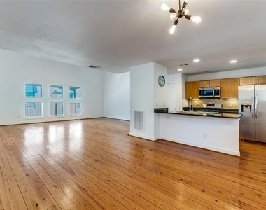 4214 Swiss Avenue - Photo Thumbnail 9