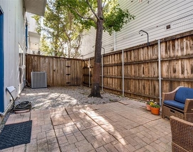 4214 Swiss Avenue - Photo Thumbnail 8
