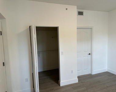 275 Murcia Drive - Photo Thumbnail 34