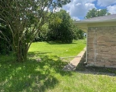 9517 Merritt Road - Photo Thumbnail 4