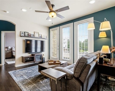 950 Henderson Street - Photo Thumbnail 2
