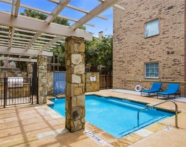 950 Henderson Street - Photo Thumbnail 15