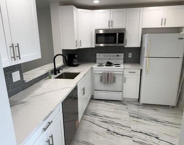 205 Se 11th Terrace - Photo Thumbnail 2