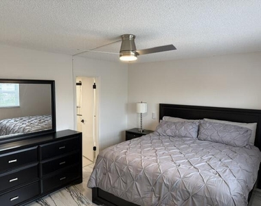 205 Se 11th Terrace - Photo Thumbnail 5