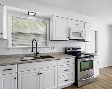 1464 W 32nd Street - Photo Thumbnail 7