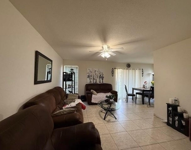 899 W Riverside Drive - Photo Thumbnail 6