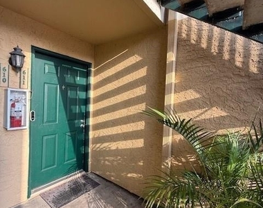899 W Riverside Drive - Photo Thumbnail 3
