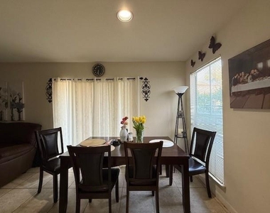 899 W Riverside Drive - Photo Thumbnail 5
