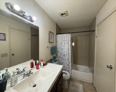 899 W Riverside Drive - Photo Thumbnail 8