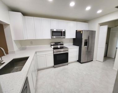 903 Nw 79th Terrace - Photo Thumbnail 4