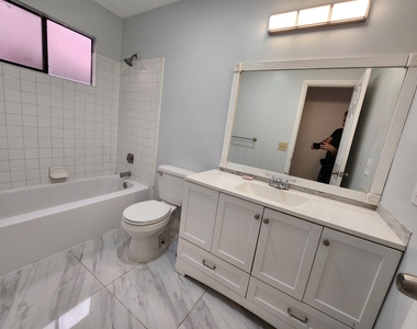 903 Nw 79th Terrace - Photo Thumbnail 7
