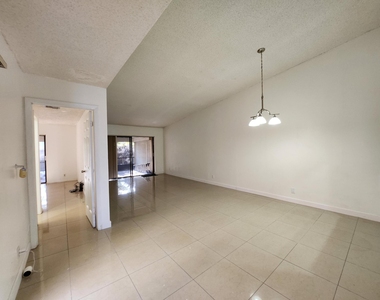 903 Nw 79th Terrace - Photo Thumbnail 2