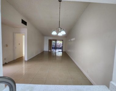 903 Nw 79th Terrace - Photo Thumbnail 3