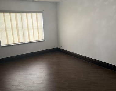 9553 Majestic Way - Photo Thumbnail 12