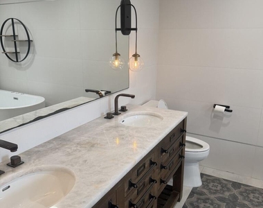 9553 Majestic Way - Photo Thumbnail 7