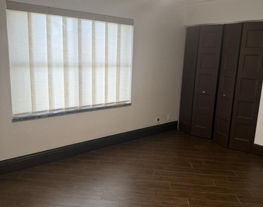 9553 Majestic Way - Photo Thumbnail 10
