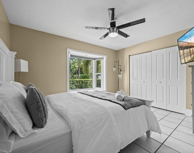 13724 Lilac Place - Photo Thumbnail 5