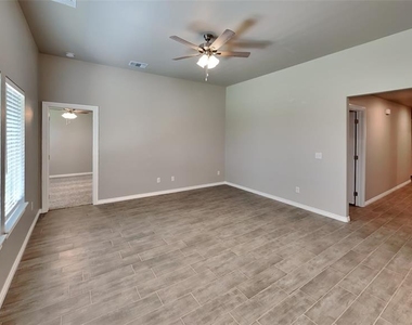 9004 Nw 127th Terrace - Photo Thumbnail 4