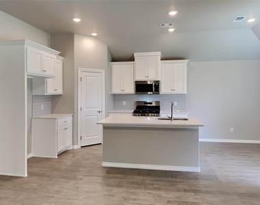 9004 Nw 127th Terrace - Photo Thumbnail 5