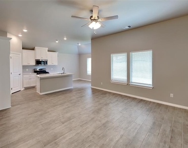 9004 Nw 127th Terrace - Photo Thumbnail 3
