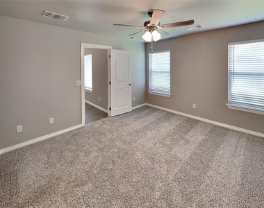 9004 Nw 127th Terrace - Photo Thumbnail 7