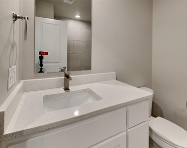 9004 Nw 127th Terrace - Photo Thumbnail 12