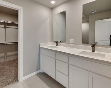 9004 Nw 127th Terrace - Photo Thumbnail 8