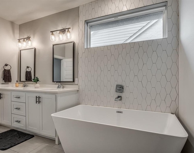 9209 Nw 84th Terrace - Photo Thumbnail 4